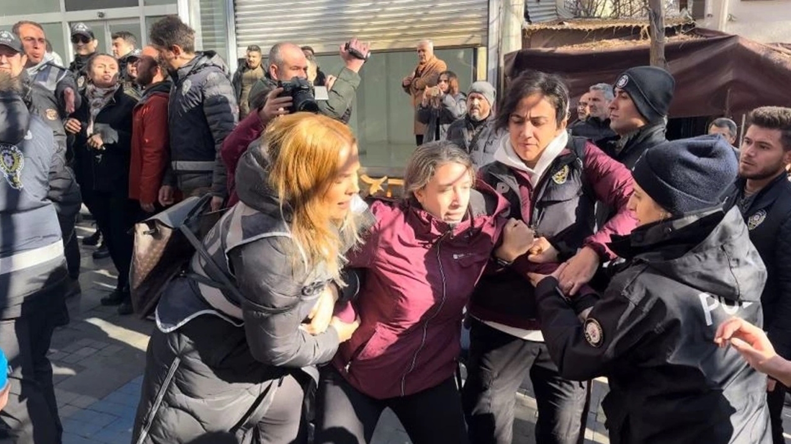 Li Dêrsimê di çalakiya piştevaniya Rojavayê Kurdistanê de 6 kes hatin binçavkirin