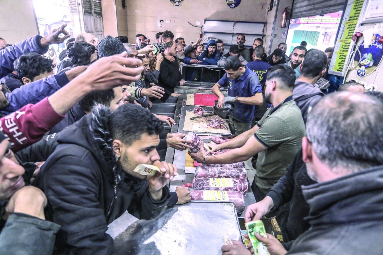 إسرائيل تستهدف إيران في سوريا... وعشرات القتلى