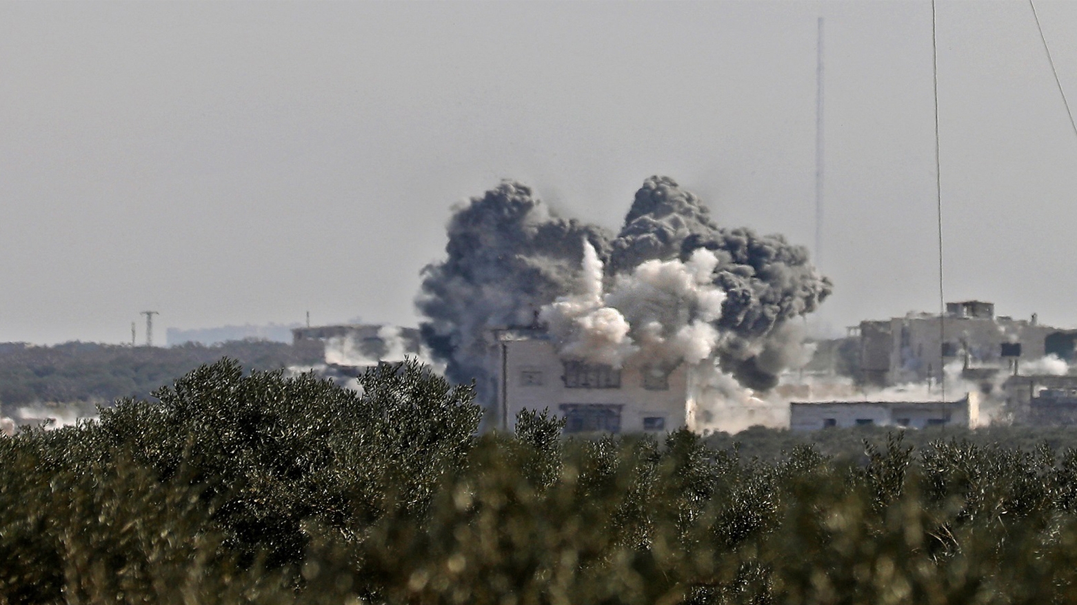 Îsraîlê 2 firokxane li Helebê bombekirin