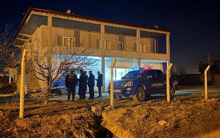 Du xizmên xwe kuştin, çû malê xwe jî kuşt