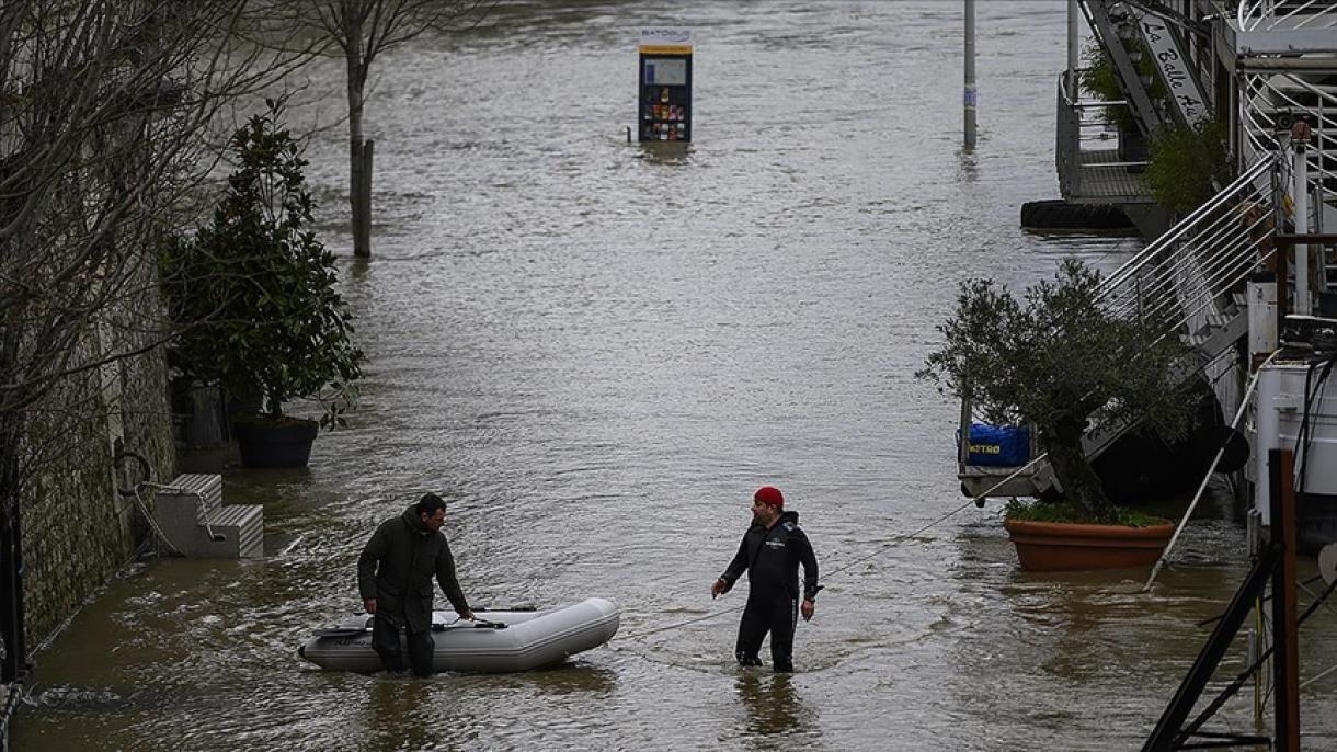 هۆشداریی لافاو لە دە ناوچەی فەرەنسا