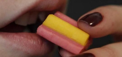 احذر... هذه أضرار مضغ العلكة لأكثر من 3 دقائق !