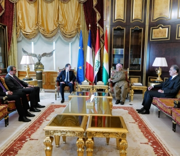 ســـەرۆک بارزانی پێشوازی لە باڵیۆزی فەڕەنسا لە عێراق دەکات