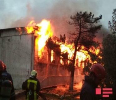 بەهۆی ئاگرکەوتنەوەی لە نەخۆشخانەیەكی لەدایكبوونی منداڵان لە باکۆ، ٤ منداڵی ساوا گیانیان لەدەستدا