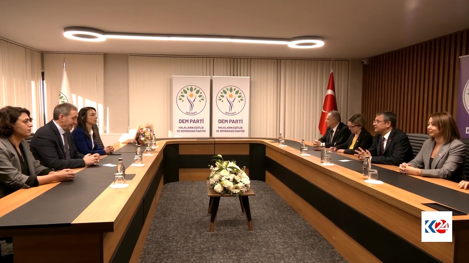 DEM Partî û CHP li ser pirsa hilbijartinên şaredariyan dicivin