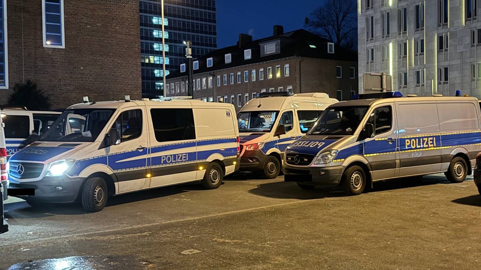 Polîsên Alman bi ser hejmarek malên Kurdên li Hannoverê de girtin