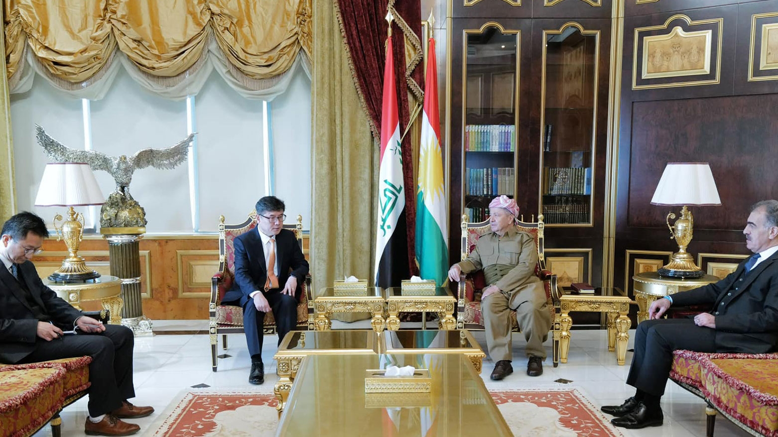 الرئيس بارزاني يستقبل القنصل الكوري الجنوبي العام الجديد في أربيل