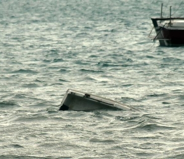 چوار کۆچبەری نایاسایی لە هەوڵی پەڕینەوە لە کەناڵی ئینگلیزی گیانیان لەدەستدا