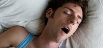 ما خطورة الشخير على الصحة؟ طبيب يجيب