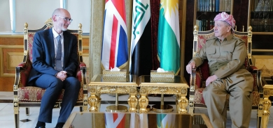 ســــەرۆک بـــارزانی پێشوازی لە باڵیۆزی بریتانیا لە عێراق دەکات