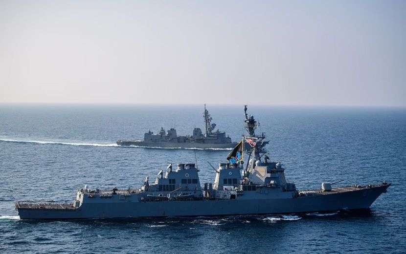 Amerîka keştiyeke Îranî ji nav bir