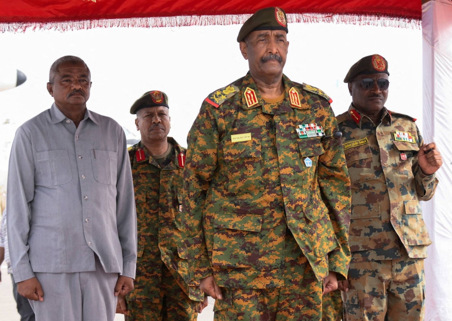 البرهان يعلق عضوية السودان في «إيغاد»