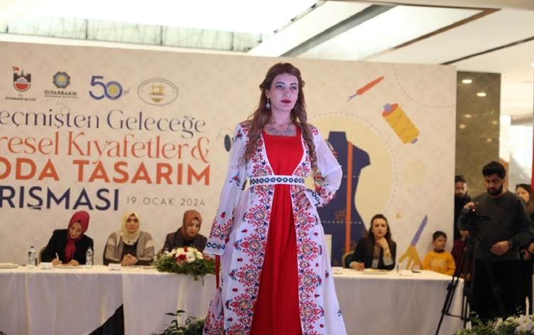 Li Amedê pêşbaziya cilên gelêrî hat lidarxistin