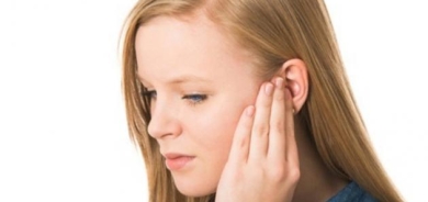 طبيبة تحذر من مضاعفات خطيرة لالتهاب الأذن الوسطى