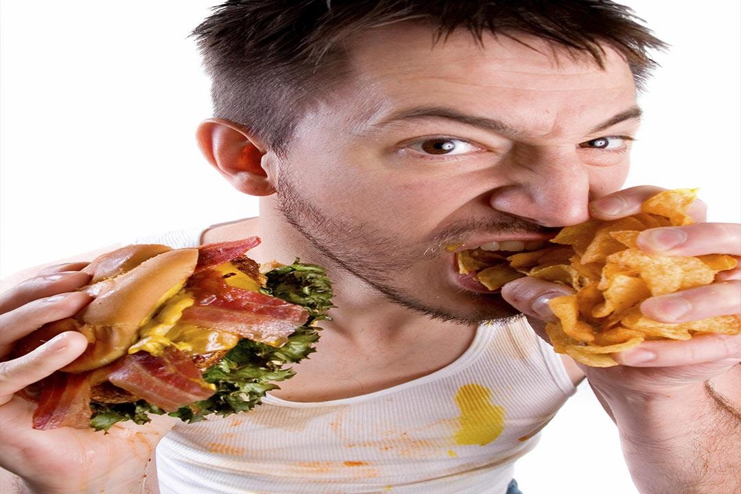 انتبه... تناول الأكل بسرعة يرفع مستويات السكر في الدم !