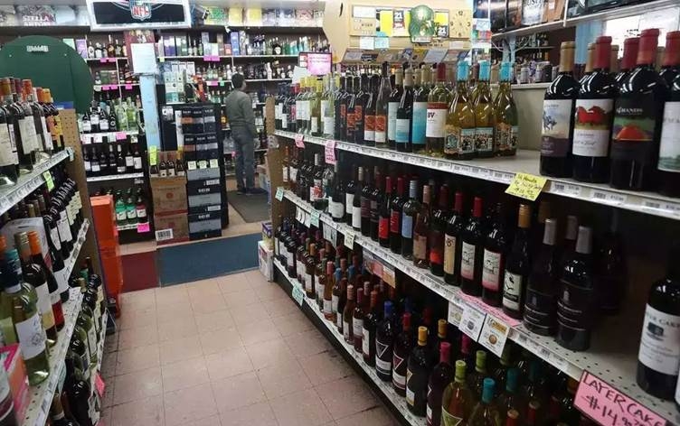 Li Erebîstana Siûdiyê yekemîn firoşgeha alkolê vedibe