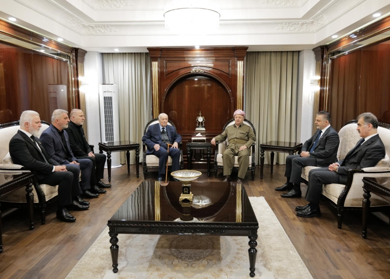 ســـەرۆک بـــارزانـــی پێشوازی لە خانەوادە و کەسوکاری شەهید پێشڕەو دزەیی دەکات