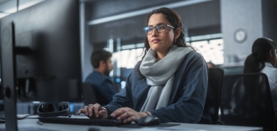 الذكاء الاصطناعي يشكل تهديداً وشيكاً للنساء في المجتمعات المحافظة