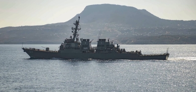 مدمّرة أميركية تُسقط صاروخاً بالستيا أطلقه الحوثيون وثلاث مسيّرات إيرانية