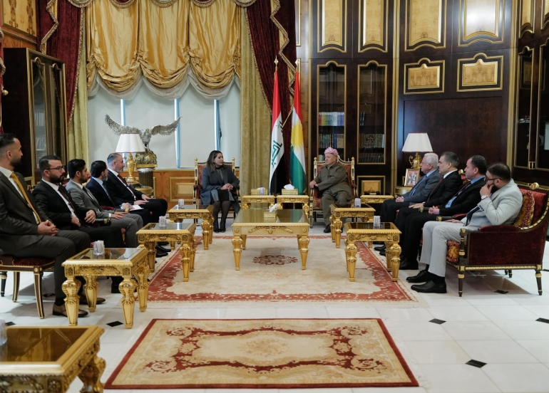 ســـەرۆك بارزانی پێشوازی لە نەقیبی پارێزەرانی عێراق دەكات