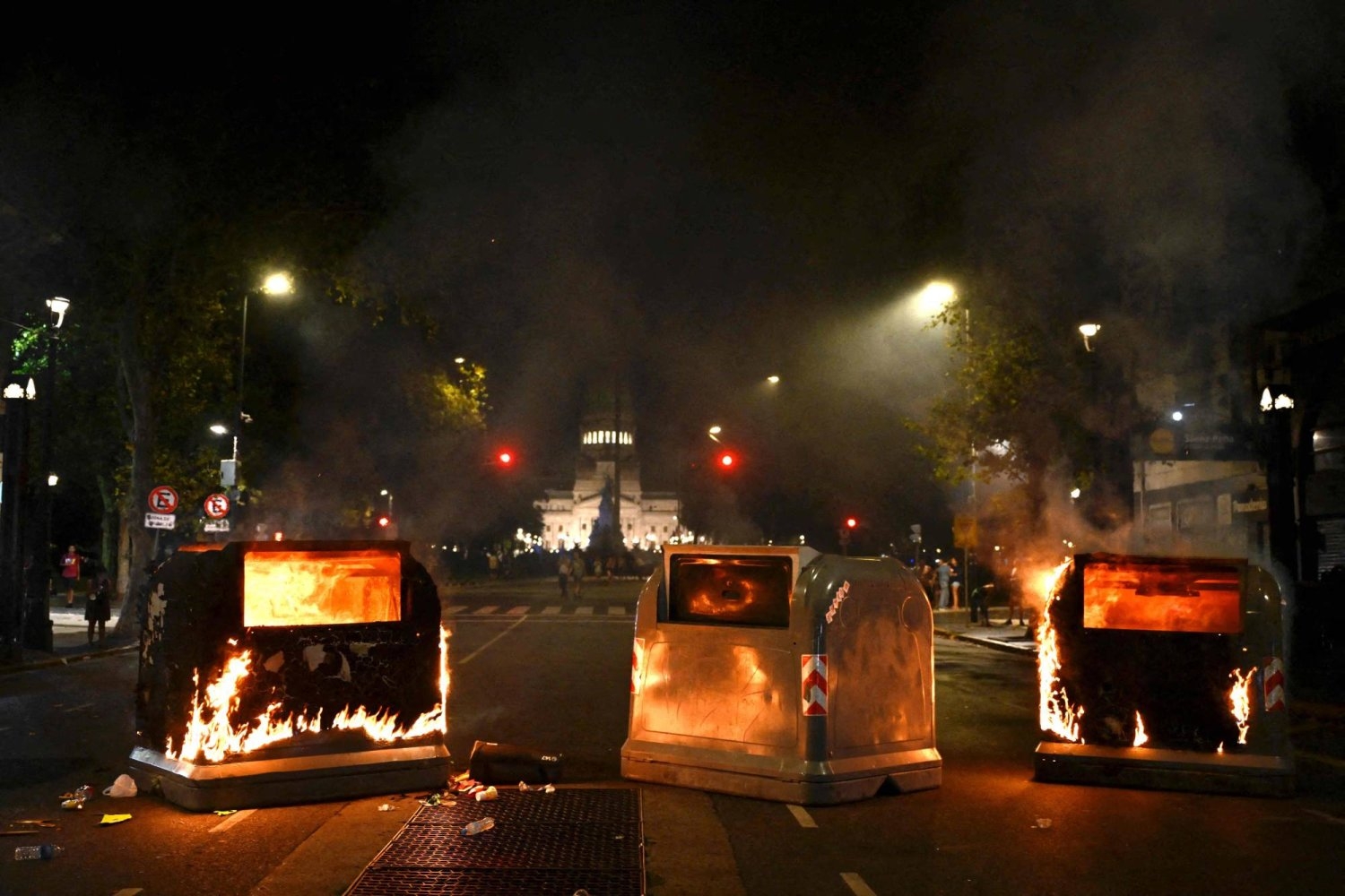 الرئيس الأرجنتيني يبدأ مسيرته نحو «تفكيك الدولة»