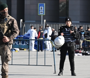 لە هێرشێکدا بۆ سەر دادگایەک لە ئەستەنبوڵ لە تورکیا، دوو هێرشبەر کوژران و شەش کەسیش بریندار بوون