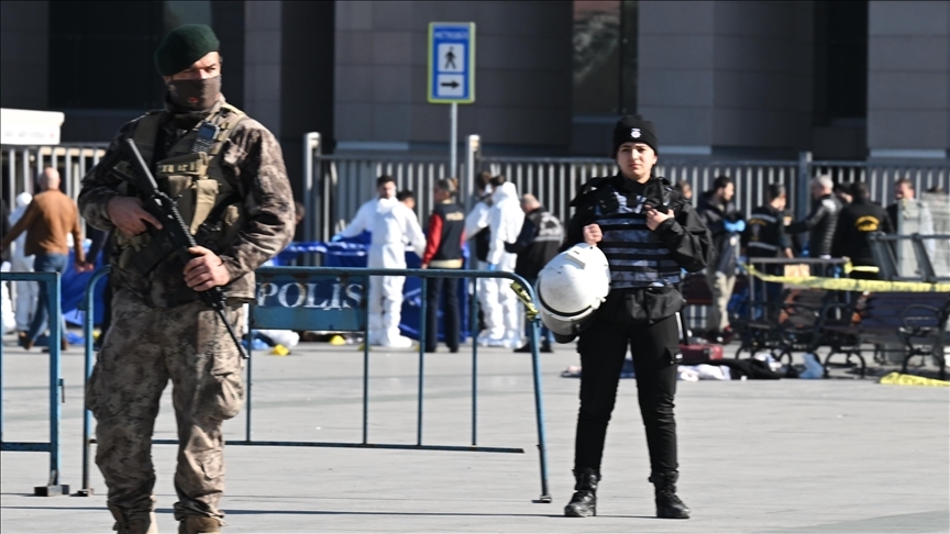 لە هێرشێکدا بۆ سەر دادگایەک لە ئەستەنبوڵ لە تورکیا، دوو هێرشبەر کوژران و شەش کەسیش بریندار بوون