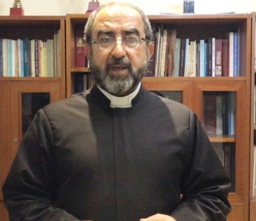 قەشە ئیشایا داود فیلیبس  بەرپرسی كەنیسەی مارگۆرگیسی ڕۆژهەڵات لە هەولێر:     لەم هێرشانەدا هاووڵاتی  موسڵمان و كریستیان بوونە قوربانی، ئەمەش نیشانەی ئەوەیە كە دوژمن جیاوازی لەنێوان ئایین و نەتەوەكان ناكات