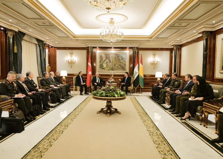 ســــه‌رۆك نێچيرڤان بارزانى له‌گه‌ڵ وه‌زيرى به‌رگرى و سوپاسالارى توركيا كۆبووه‌وه‌