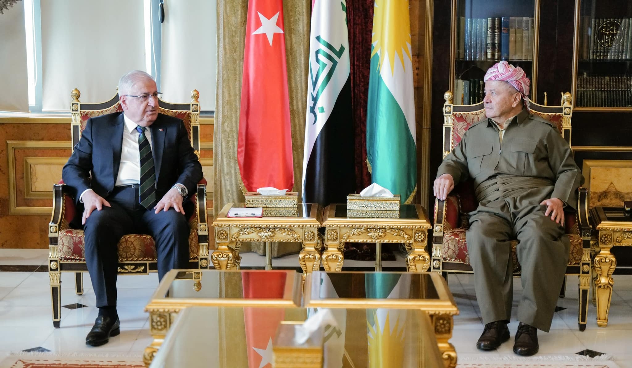 ســـەرۆك بـــارزانـــی پێشوازی لە وەزیری بەرگریی توركیا دەكات