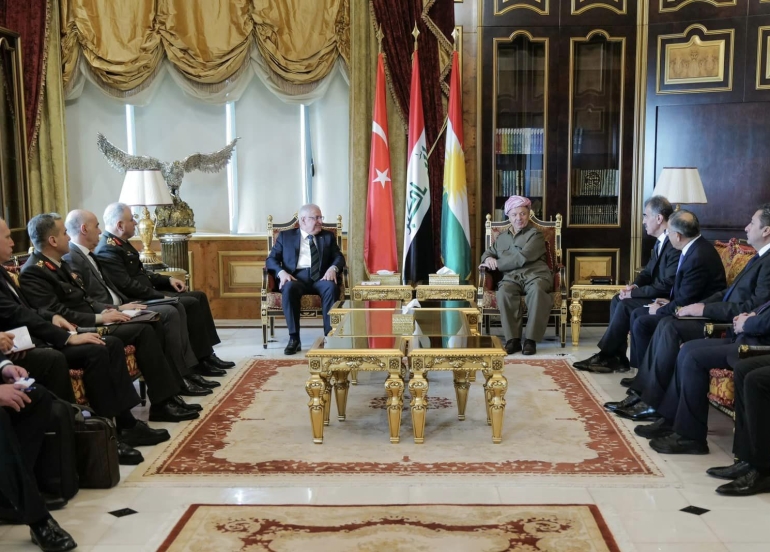 ســـەرۆك بـــارزانـــی پێشوازی لە وەزیری بەرگریی توركیا دەكات