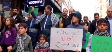 HUDA PAR ji bo hilbijartina dersa Kurdî meşiya: ‘Ziman hebûna me ye’