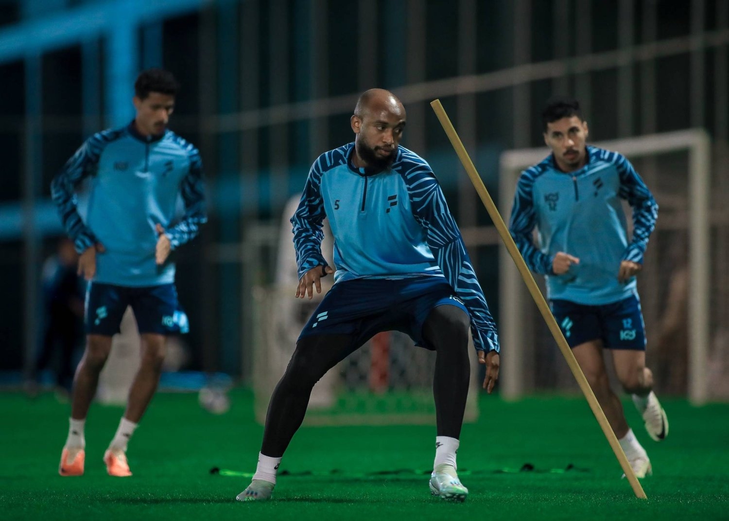النصر المنتشي آسيوياً يصطدم بالفتح الطامح لاستعادة بريقه