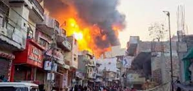 بینای کارگەیەکی بۆیاخ لە نیودەلهی پایتەختی هیندستان بەهۆی ئاگرکەوتنەوەیەکی گەورەوە ڕووخا.