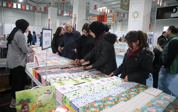 Li Mêrdînê 1emîn Pêşangeha Pirtûkan dest pê kir