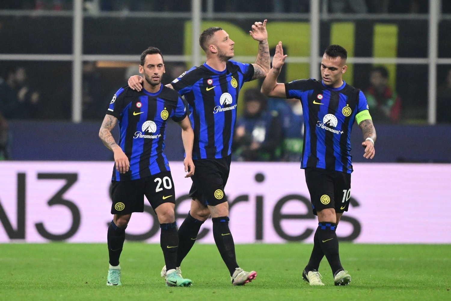 »أبطال أوروبا«: إنتر يكسب الجولة الأولى والحسم يتأجل بين دورتموند وأيندهوفن