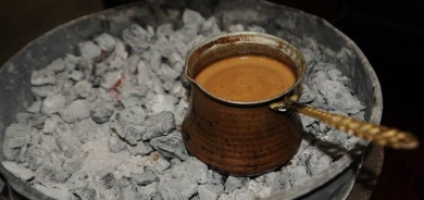 Li Heskîfê qehweya bi şîr û hingiv pêşkêşî mêvanan tê kirin