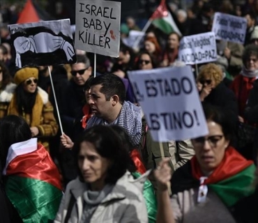 سەدان هەزار کەس لە ئیسپانیا ناڕەزایەتیان دەربڕی بۆ وەستاندنی بازرگانی چەک لەگەڵ ئیسرائیل