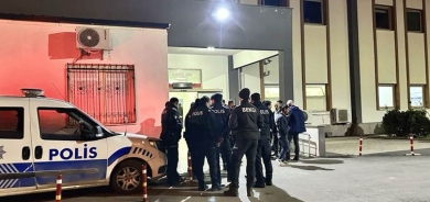 Hevjîna xwe, hevlingê xwe û kurê hevlingê xwe yê 9 salî kuştin