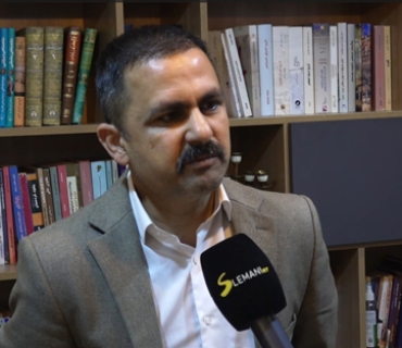 د. ماجید خەلیل فەتاح مامۆستای زانكۆی سلێمانی:     لە دوای ساڵی 1975ـەوە كۆمەڵێك هێزی ئایدیۆلۆژیی پەڕگیر هاتنە نێو مەیدانەكەوە، بەبێ ئەوەی یەك دێڕ خوێندنەوە بۆ سرووشتی كۆمەڵایەتیی كورد بكەن