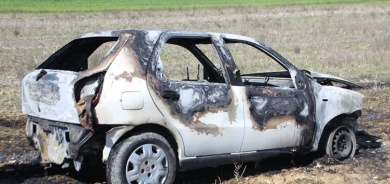 Ji hevjîna xwe aciz bû, otomobîla wê şewitand