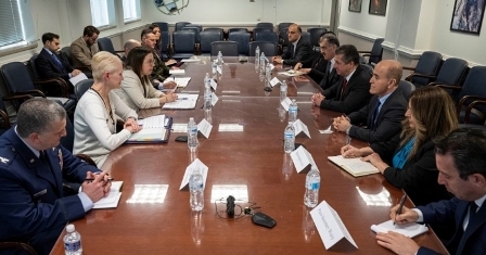 رئيس حكومة كوردستان يجتمع بوكيلة وزارة الدفاع الامريكية