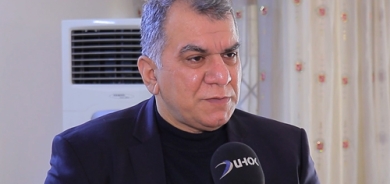 ئیحسان دۆسكی  بەرپرسی ڕاگەیاندنی مەڵبەندی سێی یەكگرتووی ئیسلامیی كوردستان لە دهۆك:     هەموو ئامانجی عێراق ئەوەیە  كە دەستكەوتەكانی كوردستان لەبار بەرن،  بەڵام پشتیوان بە خودا قەت ئەو ڕۆژە  بە چاوی خۆیان نابینن