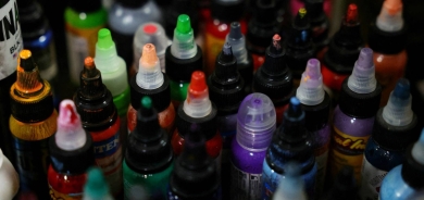 دراسة صادمة: مكونات مخفية في 83 % من أحبار الوشم !