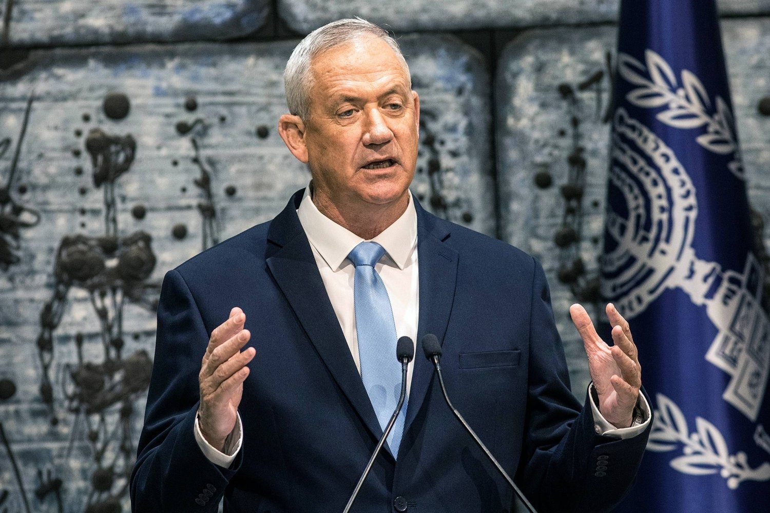 تقرير: غانتس يزور واشنطن الأحد للقاء مسؤولين دون موافقة نتنياهو