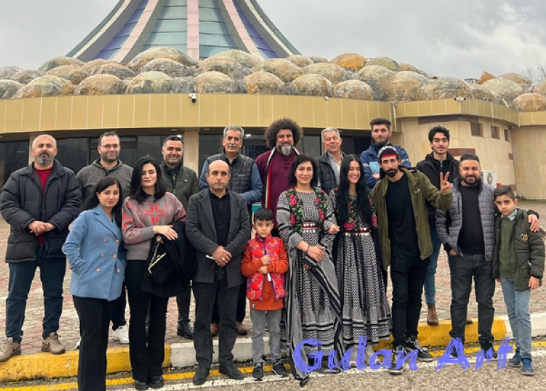 سه‌لمه‌ له‌نێوان مۆنۆدراما و دیۆدراما و فۆرٍمێكی نوێ