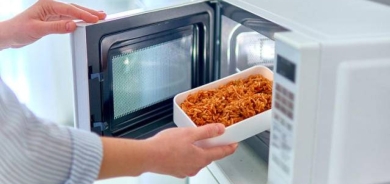 خبيرة تحذر: هذه الأطعمة ستتحول إلى سموم إذا سخّنتها بالميكروويف ؟!