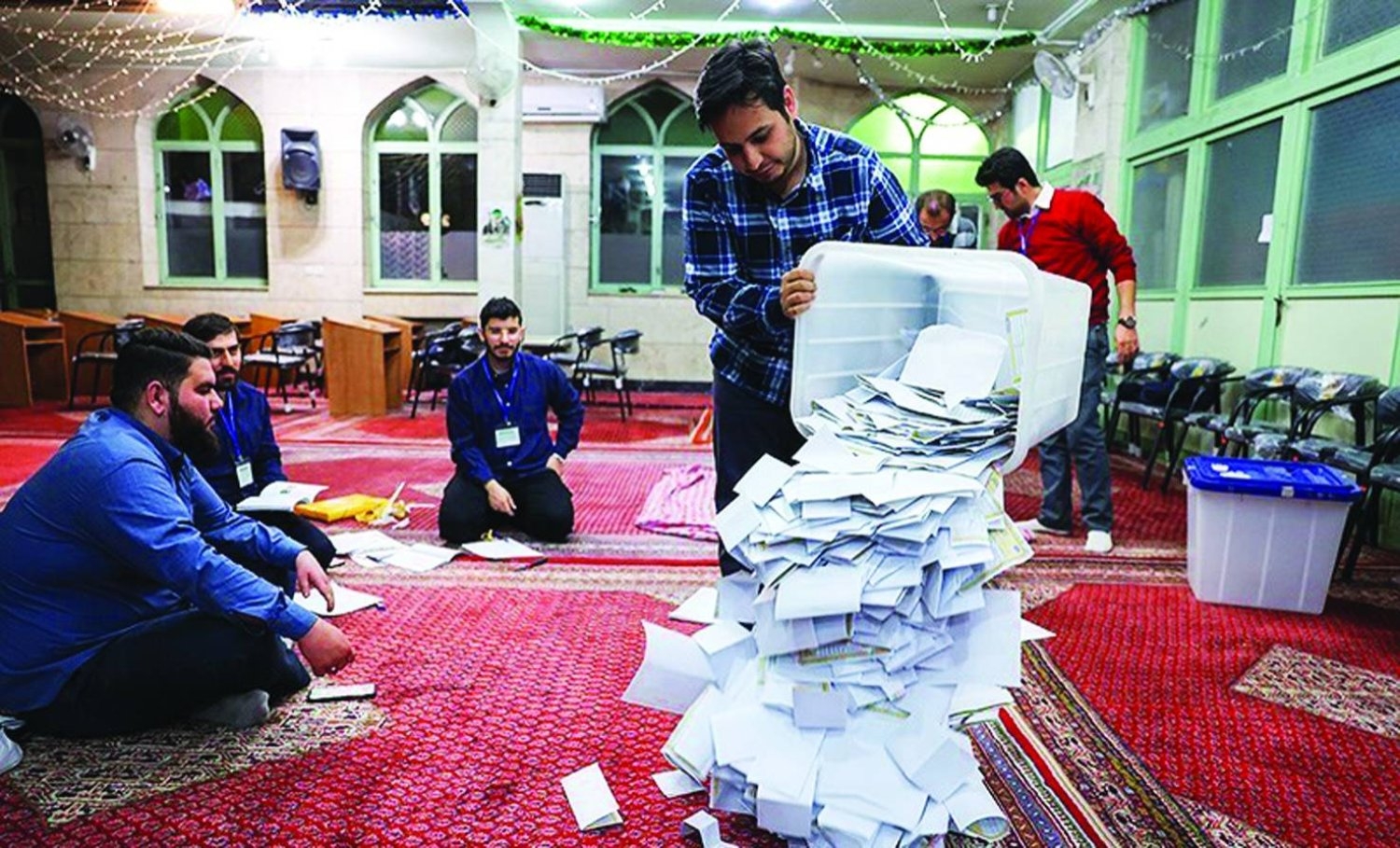 انتخابات طهران إلى جولة ثانية رغم سيطرة المحافظين