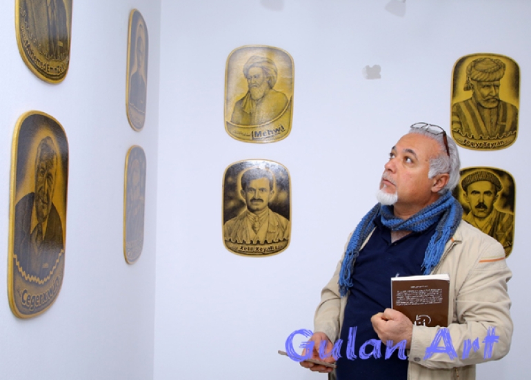 کیڤان بارزانی بە تابلۆکانی گوزارشت لە زمان و کەسایەتییەکانی کورد دەکات