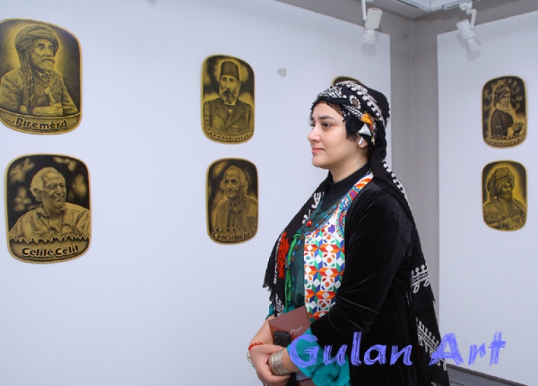 کیڤان بارزانی بە تابلۆکانی گوزارشت لە زمان و کەسایەتییەکانی کورد دەکات